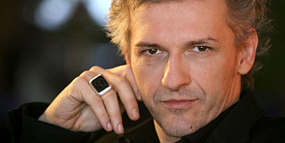 http://www.hirextra.hu/data/Image/kultura/2008/01/23/Alfodi%20Robert2.jpg